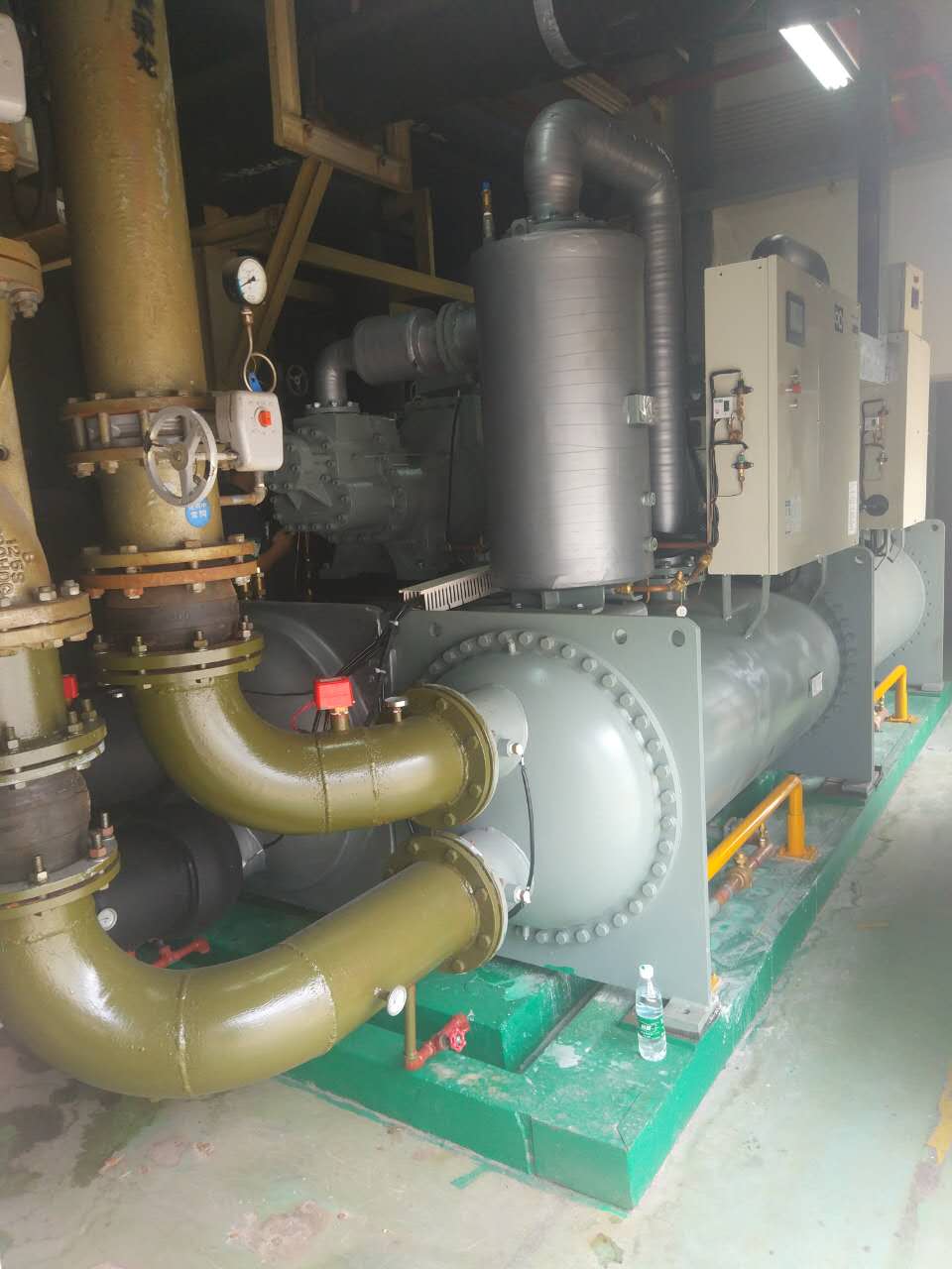 氟系統(tǒng)制冷機(jī)組進(jìn)水，就這樣處理！